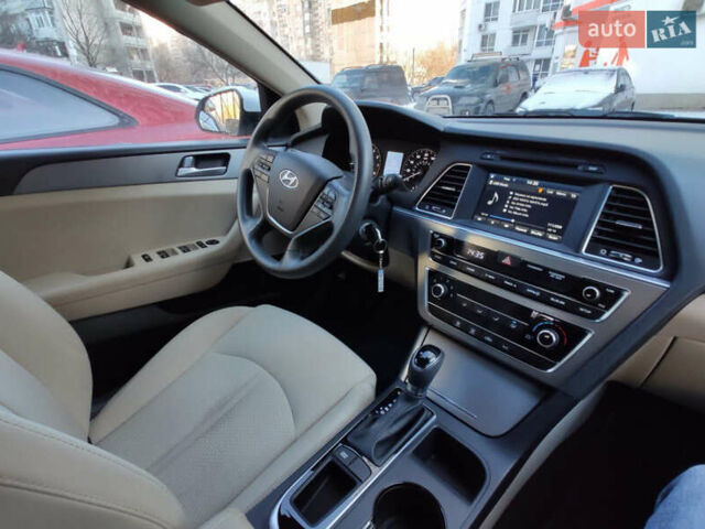 Білий Хендай Соната, об'ємом двигуна 2.36 л та пробігом 145 тис. км за 11000 $, фото 3 на Automoto.ua