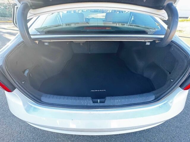 Белый Хендай Соната, объемом двигателя 2.4 л и пробегом 50 тыс. км за 6100 $, фото 5 на Automoto.ua