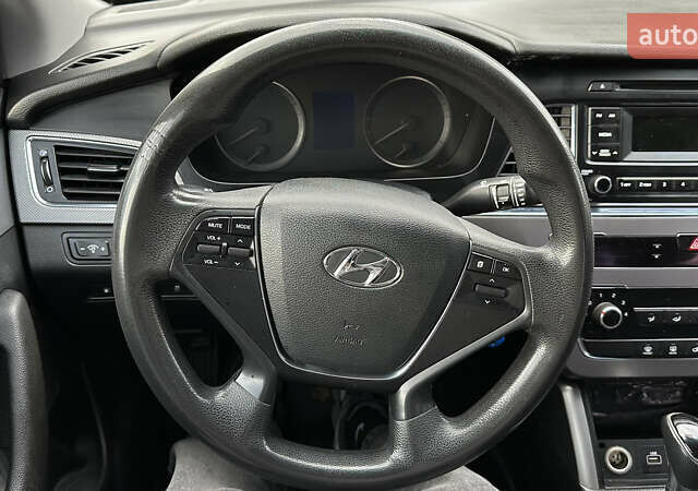 Белый Хендай Соната, объемом двигателя 2 л и пробегом 385 тыс. км за 9100 $, фото 16 на Automoto.ua