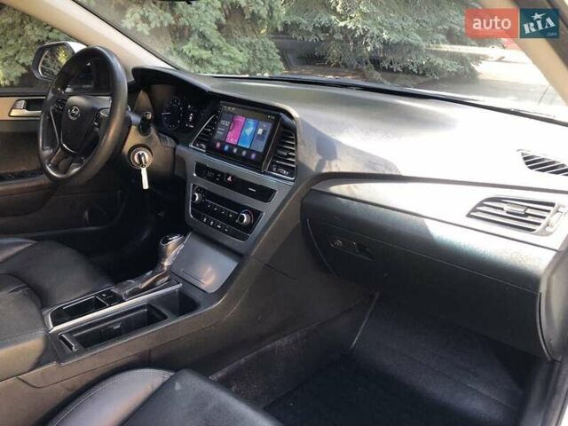 Білий Хендай Соната, об'ємом двигуна 2 л та пробігом 386 тис. км за 10390 $, фото 9 на Automoto.ua