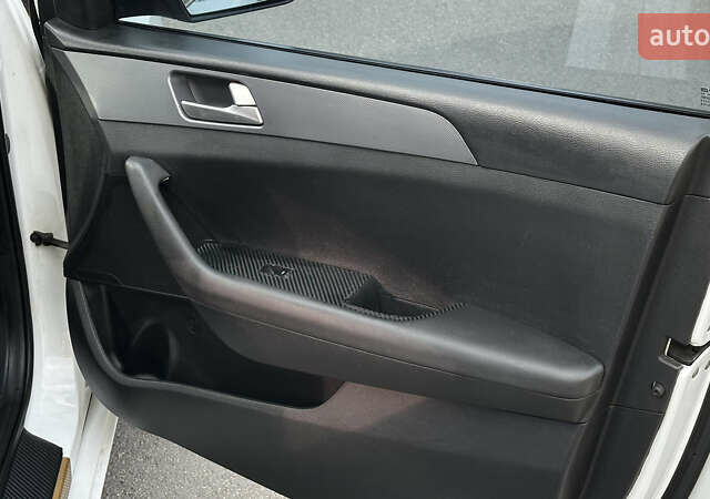 Белый Хендай Соната, объемом двигателя 2 л и пробегом 385 тыс. км за 9100 $, фото 10 на Automoto.ua