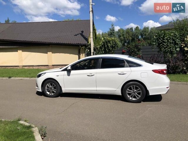 Білий Хендай Соната, об'ємом двигуна 2 л та пробігом 386 тис. км за 10390 $, фото 6 на Automoto.ua