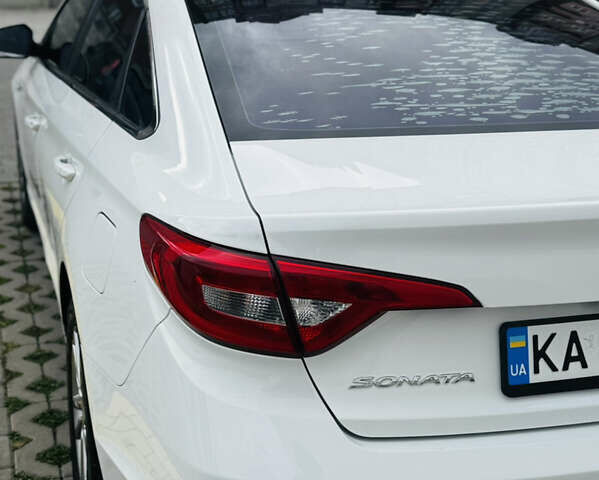 Білий Хендай Соната, об'ємом двигуна 2 л та пробігом 378 тис. км за 11300 $, фото 6 на Automoto.ua