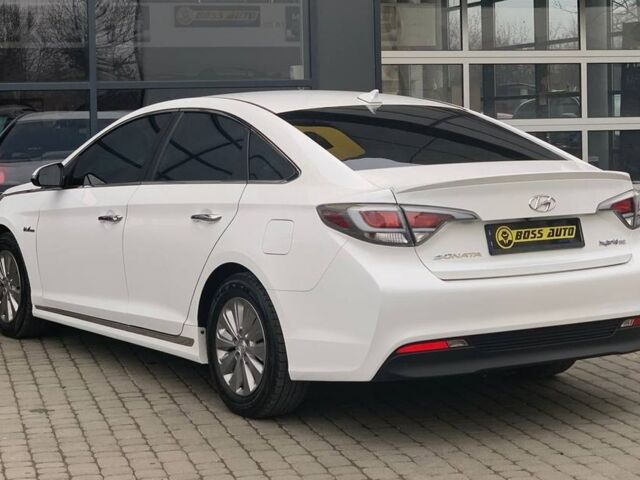 Белый Хендай Соната, объемом двигателя 2 л и пробегом 128 тыс. км за 16200 $, фото 3 на Automoto.ua