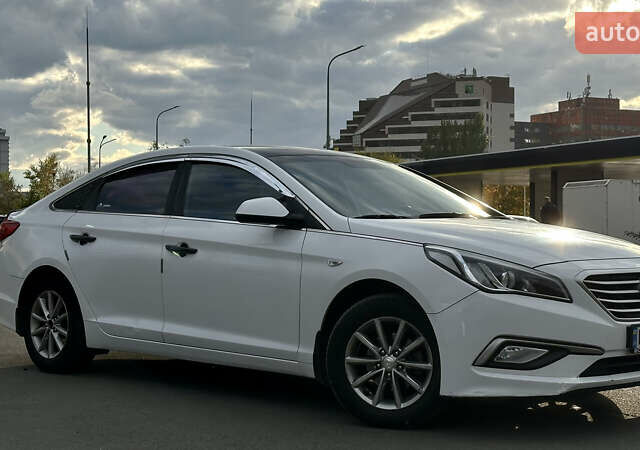 Белый Хендай Соната, объемом двигателя 2 л и пробегом 385 тыс. км за 9100 $, фото 1 на Automoto.ua
