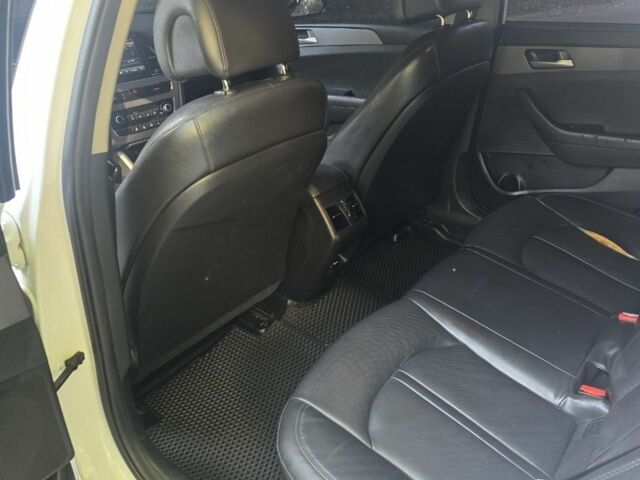 Білий Хендай Соната, об'ємом двигуна 2 л та пробігом 205 тис. км за 9800 $, фото 7 на Automoto.ua