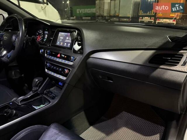 Белый Хендай Соната, объемом двигателя 2.36 л и пробегом 80 тыс. км за 13000 $, фото 30 на Automoto.ua