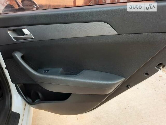 Белый Хендай Соната, объемом двигателя 2 л и пробегом 252 тыс. км за 13700 $, фото 24 на Automoto.ua