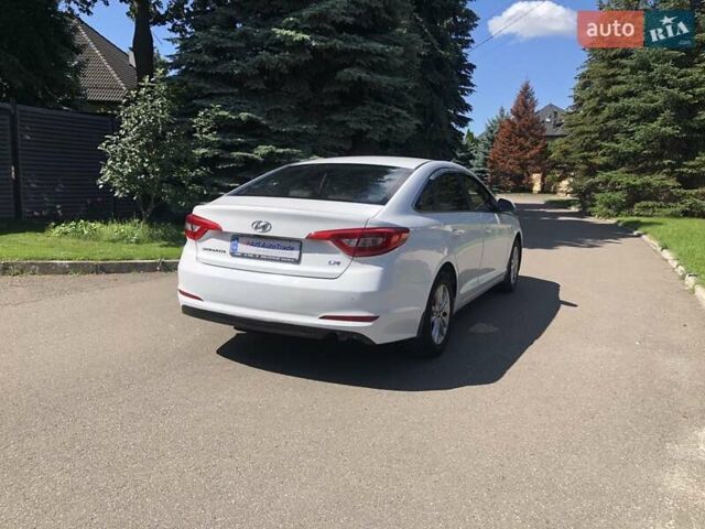 Білий Хендай Соната, об'ємом двигуна 2 л та пробігом 386 тис. км за 10390 $, фото 3 на Automoto.ua