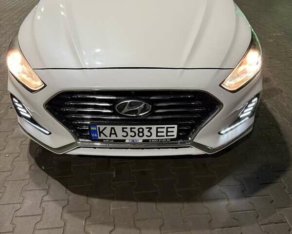 Белый Хендай Соната, объемом двигателя 2.36 л и пробегом 80 тыс. км за 13000 $, фото 5 на Automoto.ua