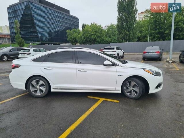Хендай Соната 2017 в Киеве на Automoto.ua Белый Хендай Соната, объемом двигателя 2 л и пробегом 180 тыс. км за 14500 $, фото 5 на Automoto.ua