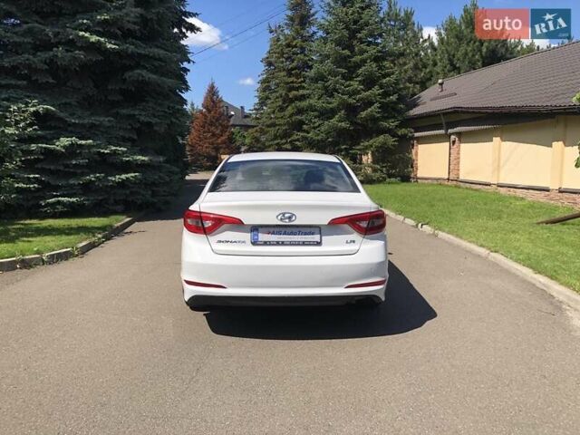 Білий Хендай Соната, об'ємом двигуна 2 л та пробігом 386 тис. км за 10390 $, фото 4 на Automoto.ua