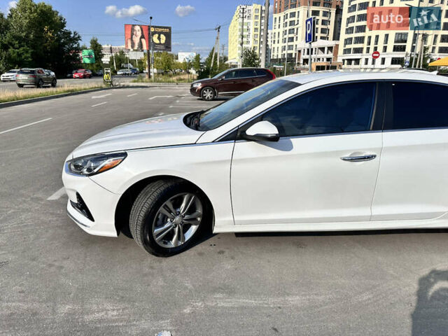 Белый Хендай Соната, объемом двигателя 2.36 л и пробегом 83 тыс. км за 13500 $, фото 4 на Automoto.ua