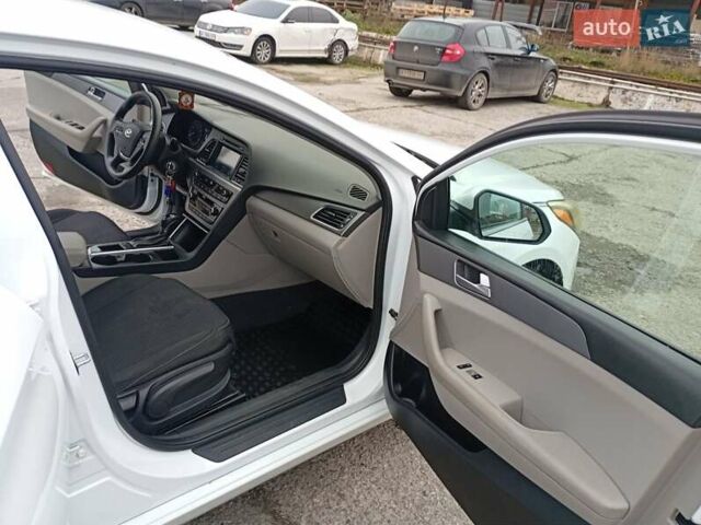 Белый Хендай Соната, объемом двигателя 2.4 л и пробегом 153 тыс. км за 10200 $, фото 7 на Automoto.ua