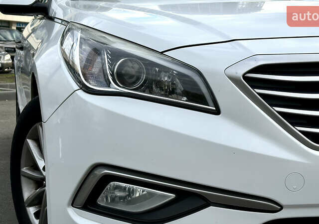 Белый Хендай Соната, объемом двигателя 2 л и пробегом 385 тыс. км за 9100 $, фото 7 на Automoto.ua