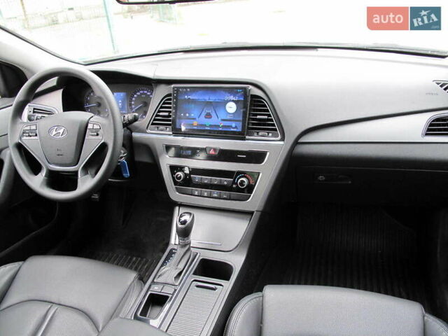 Белый Хендай Соната, объемом двигателя 2 л и пробегом 364 тыс. км за 9600 $, фото 24 на Automoto.ua