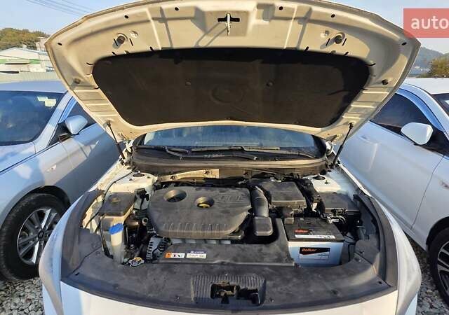 Белый Хендай Соната, объемом двигателя 2 л и пробегом 344 тыс. км за 9690 $, фото 10 на Automoto.ua