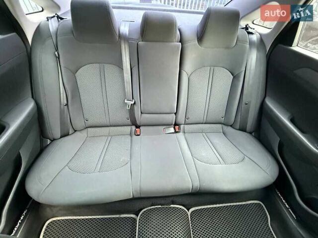 Білий Хендай Соната, об'ємом двигуна 2.36 л та пробігом 57 тис. км за 15950 $, фото 21 на Automoto.ua