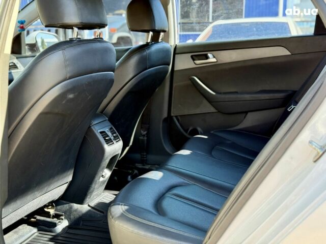 Белый Хендай Соната, объемом двигателя 2 л и пробегом 365 тыс. км за 12800 $, фото 16 на Automoto.ua