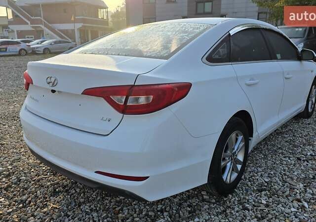 Белый Хендай Соната, объемом двигателя 2 л и пробегом 336 тыс. км за 9690 $, фото 6 на Automoto.ua