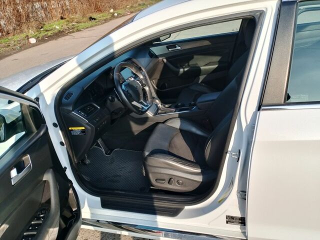 Белый Хендай Соната, объемом двигателя 2 л и пробегом 112 тыс. км за 13700 $, фото 10 на Automoto.ua