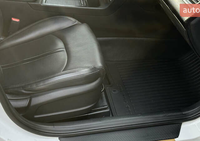 Белый Хендай Соната, объемом двигателя 2 л и пробегом 385 тыс. км за 9100 $, фото 9 на Automoto.ua