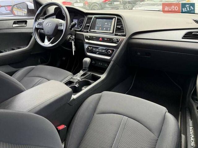 Білий Хендай Соната, об'ємом двигуна 2.36 л та пробігом 57 тис. км за 15950 $, фото 18 на Automoto.ua