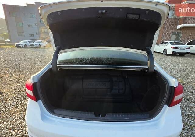 Белый Хендай Соната, объемом двигателя 2 л и пробегом 344 тыс. км за 9690 $, фото 8 на Automoto.ua