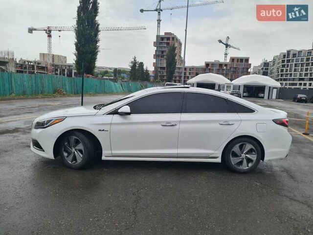 Хендай Соната 2017 в Киеве на Automoto.ua Белый Хендай Соната, объемом двигателя 2 л и пробегом 180 тыс. км за 14500 $, фото 3 на Automoto.ua