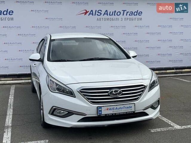 Белый Хендай Соната, объемом двигателя 2 л и пробегом 359 тыс. км за 10290 $, фото 3 на Automoto.ua