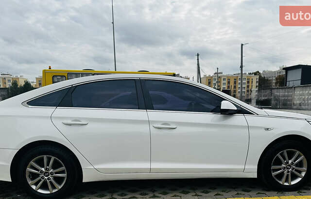 Білий Хендай Соната, об'ємом двигуна 2 л та пробігом 378 тис. км за 11300 $, фото 15 на Automoto.ua