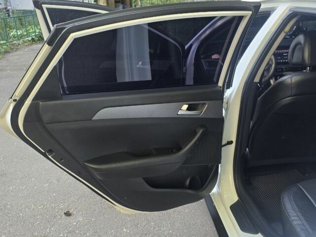 Білий Хендай Соната, об'ємом двигуна 2 л та пробігом 205 тис. км за 9800 $, фото 12 на Automoto.ua