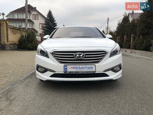 Белый Хендай Соната, объемом двигателя 2 л и пробегом 354 тыс. км за 10790 $, фото 3 на Automoto.ua