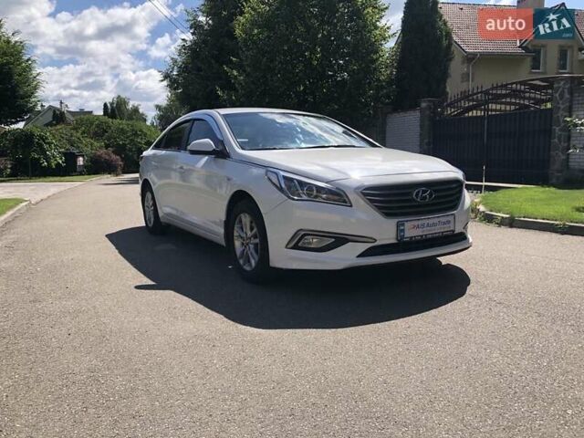 Білий Хендай Соната, об'ємом двигуна 2 л та пробігом 386 тис. км за 10390 $, фото 2 на Automoto.ua