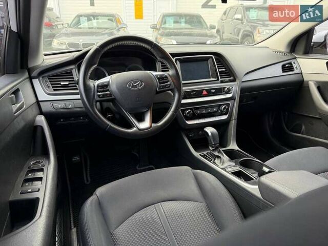Білий Хендай Соната, об'ємом двигуна 2.36 л та пробігом 57 тис. км за 15950 $, фото 14 на Automoto.ua