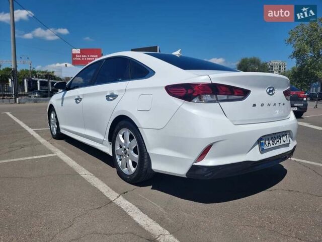 Белый Хендай Соната, объемом двигателя 2.4 л и пробегом 99 тыс. км за 14000 $, фото 5 на Automoto.ua