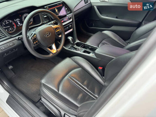 Білий Хендай Соната, об'ємом двигуна 1.69 л та пробігом 151 тис. км за 14000 $, фото 14 на Automoto.ua