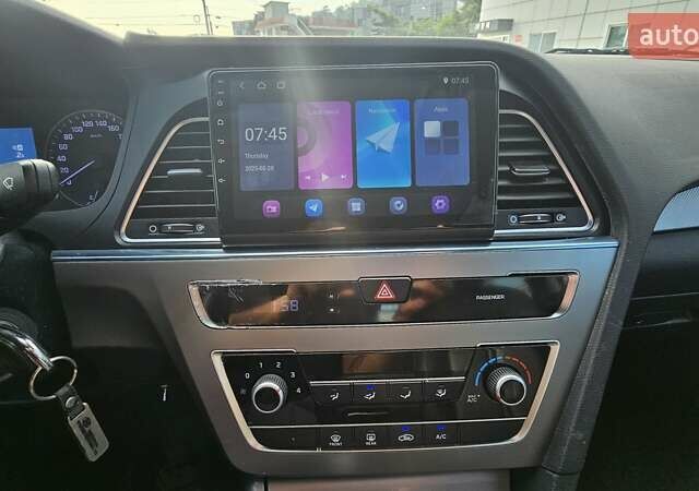 Білий Хендай Соната, об'ємом двигуна 2 л та пробігом 329 тис. км за 10990 $, фото 10 на Automoto.ua