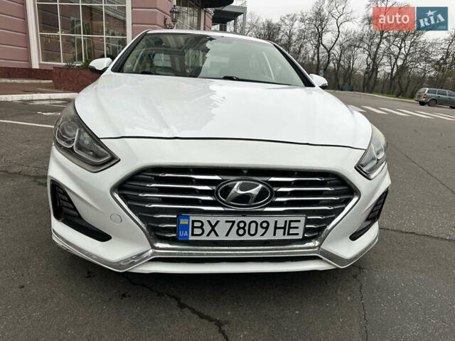 Белый Хендай Соната, объемом двигателя 2.36 л и пробегом 46 тыс. км за 14000 $, фото 14 на Automoto.ua