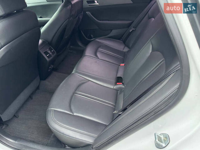 Білий Хендай Соната, об'ємом двигуна 1.69 л та пробігом 151 тис. км за 14000 $, фото 17 на Automoto.ua