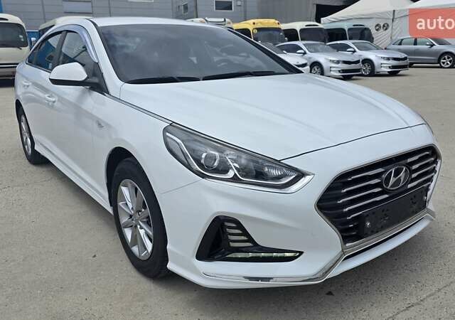 Білий Хендай Соната, об'ємом двигуна 2 л та пробігом 314 тис. км за 11990 $, фото 1 на Automoto.ua