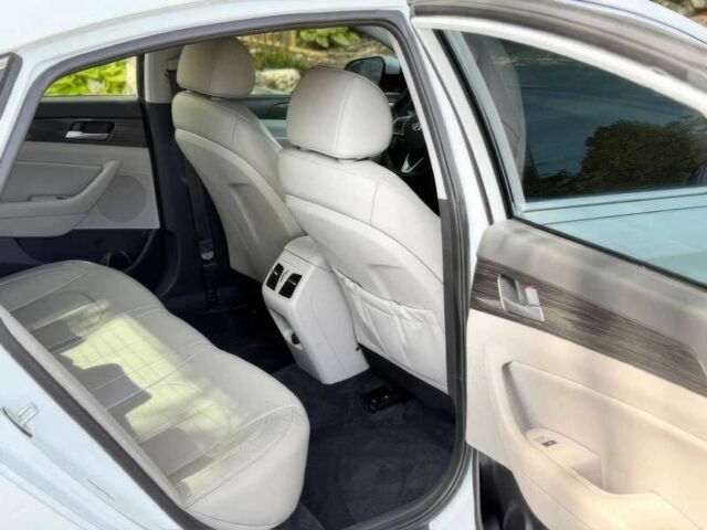 Білий Хендай Соната, об'ємом двигуна 2.4 л та пробігом 35 тис. км за 2900 $, фото 10 на Automoto.ua