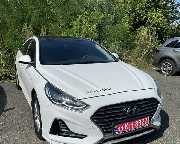 Білий Хендай Соната, об'ємом двигуна 2 л та пробігом 273 тис. км за 9950 $, фото 2 на Automoto.ua