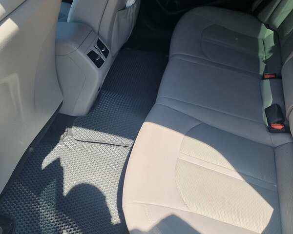 Белый Хендай Соната, объемом двигателя 2.4 л и пробегом 99 тыс. км за 14000 $, фото 20 на Automoto.ua