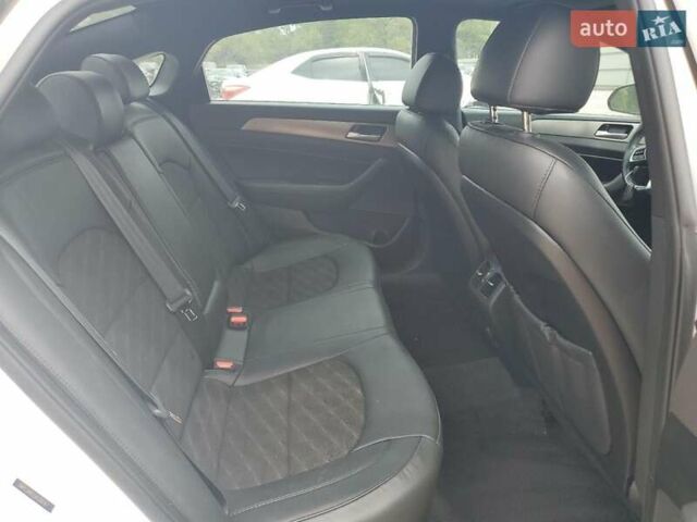 Белый Хендай Соната, объемом двигателя 2.4 л и пробегом 97 тыс. км за 2000 $, фото 9 на Automoto.ua