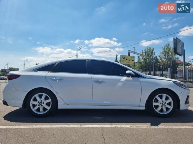 Белый Хендай Соната, объемом двигателя 2.4 л и пробегом 99 тыс. км за 14000 $, фото 1 на Automoto.ua