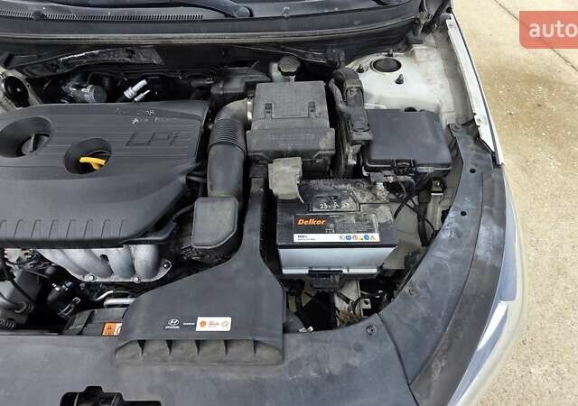 Білий Хендай Соната, об'ємом двигуна 0 л та пробігом 382 тис. км за 11490 $, фото 8 на Automoto.ua