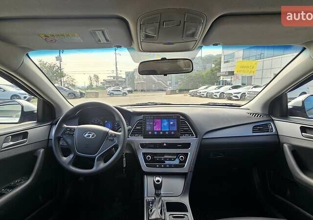 Білий Хендай Соната, об'ємом двигуна 2 л та пробігом 329 тис. км за 10990 $, фото 14 на Automoto.ua