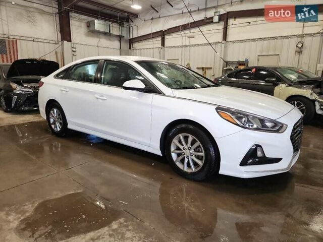 Белый Хендай Соната, объемом двигателя 2.4 л и пробегом 153 тыс. км за 2700 $, фото 3 на Automoto.ua