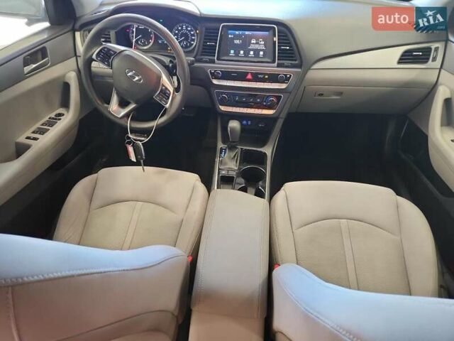 Белый Хендай Соната, объемом двигателя 2.4 л и пробегом 153 тыс. км за 2700 $, фото 7 на Automoto.ua